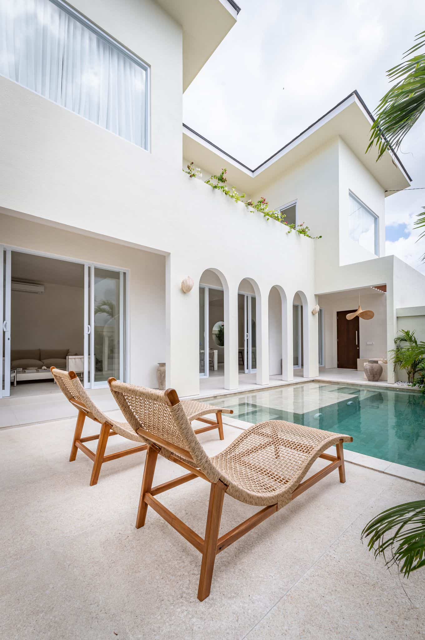 ELEGANT 2 BEDROOM VILLA FOR SALE LEASEHOLD IN PADONAN CANGGU BE-1120 